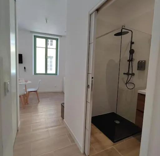 Escale Entre Cite Et Bastide Clim Wifi Smart Tv קרקסון